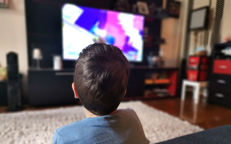"Lineares Fernsehen hat überraschend viel Bedeutung", betont Medienpädagogin Maya Götz im Interview: "Die Kinder gucken durchschnittlich 60 Minuten täglich lineares Kinderfernsehen."