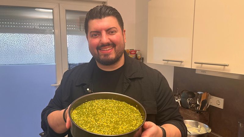 Veganer Cheesecake auf afghanische Art: Ramin (33) ist Food-Influencer.