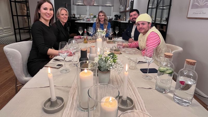 An Tag 4 des Influencer-Specials trifft sich die Runde bei Ana in Köln.