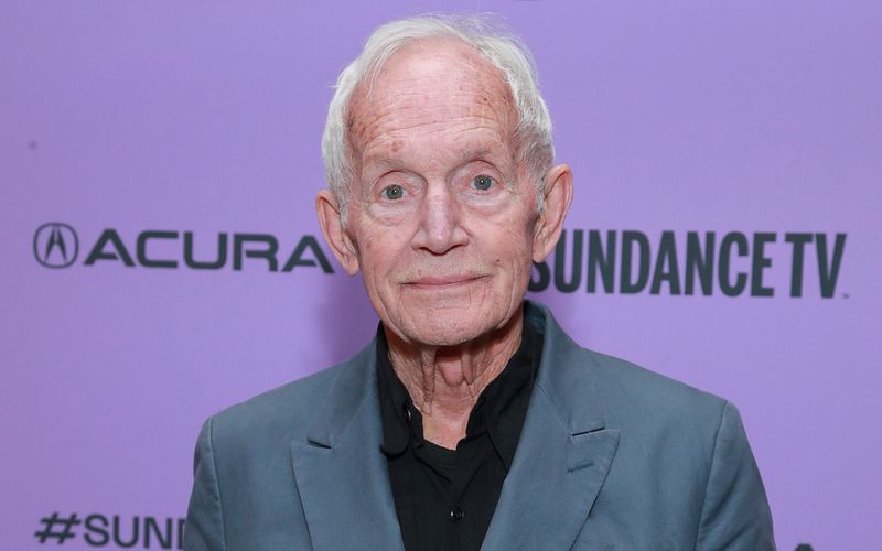 Lance Henriksen heißt der US-Schauspieler, bei dem es durchaus verwundert, dass er - fast - in Vergessenheit geraten ist. Denn die Liste seiner sehenswerten Filme ist lang. Henriksen drehte mit bedeutenden Regisseuren wie Sidney Lumet ("Hundstage"), James Cameron ("Terminator"), John Woo ("Harte Ziele") und Jim Jarmusch ("Dead Man"). Seine wohl bekannteste Rolle: der Android in "Aliens - Die Rückkehr" (1986). 