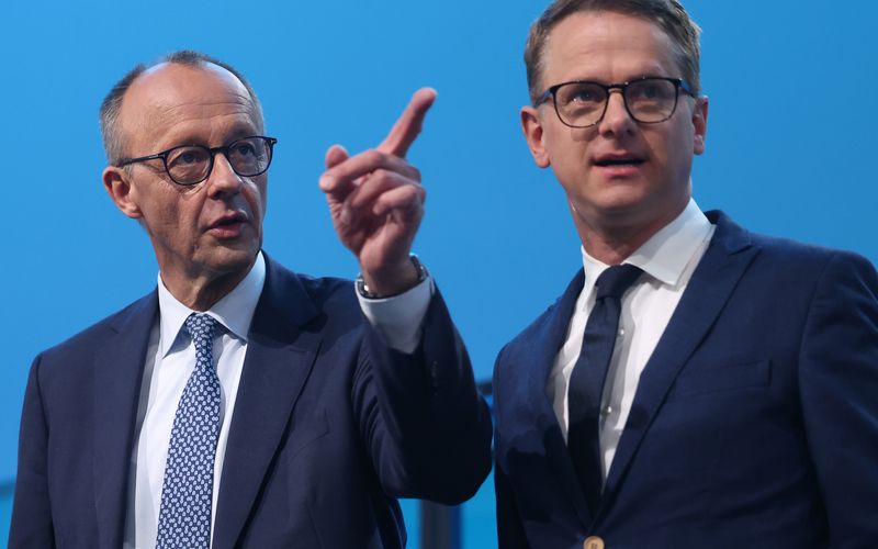 Hinter Friedrich Merz (links) und Carsten Linnemann liegt ein kräftezehrender Wahlkampf.
