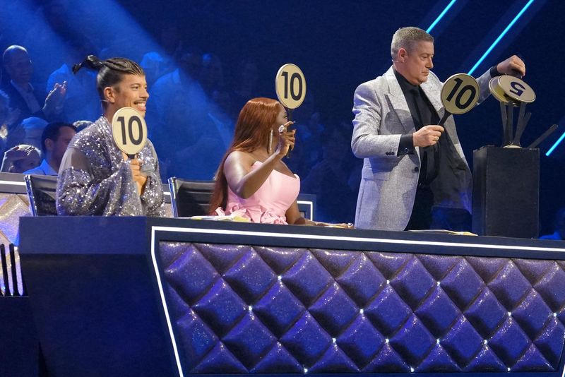 Ein Abend der Highlights: 15 Mal zückten die Juroren bei "Let's Dance" (RTL) diesmal die Höchstnote. Nur Joachim Llambi (rechts) hatte was zu meckern und bekam vom Publikum die Quittung.