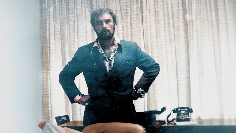 Michael Levine  ist ein echter Draufgänger. Ende der 70-er ermittelt er als DEA-Agent undercover in der bolivianischen Drogenmafia - und deckt dort Ungeheuerliches auf. Mit von der Partie sind nicht nur die CIA und der Bundesnachrichtendienst, sondern auch Altnazis. 