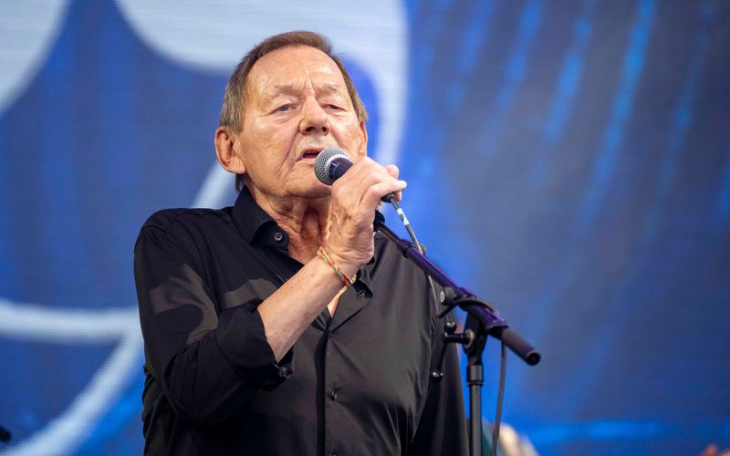 Wolfgang Ambros musste ein Konzert im bayerischen Traunstein aus gesundheitlichen Gründen verschieben.