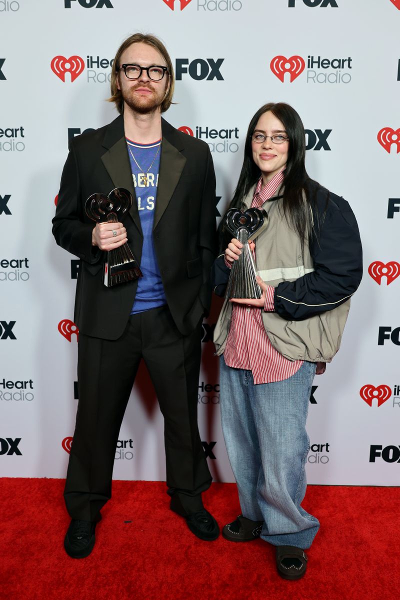 Finneas O'Connell ist nicht nur Billies Bruder und engster Vertrauter, sondern auch ihr musikalischer Partner. Gemeinsam kreieren sie Hits und feiern weltweit Erfolge.