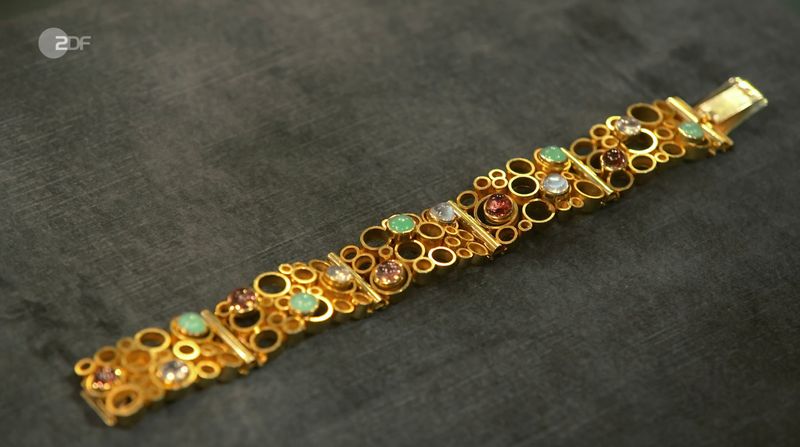 "Das sind die 1970er-Jahre", war sich Lichter sicher. Die Expertin hingegen verortete das Armband bereits in dern 1960er-Jahren.