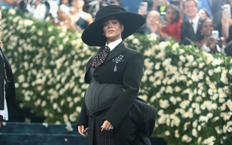 Rihanna präsentierte in der Met Gala stolz ihren Babybauch.