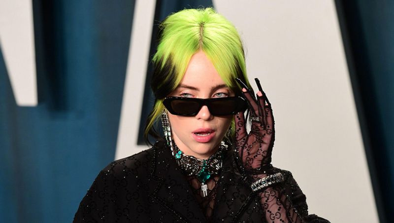 Megastar Billie Eilish gilt als echtes Naturtalent: Schon im Kinderzimmer schrieb sie Songs - heute ist sie vielfache Grammy-Gewinnerin. Doch wer ist die junge Frau hinter dem Ruhm? Die ZDFinfo-Doku "The True Story of Billie Eilish" gewährt Einblicke hinter die Kulissen. 