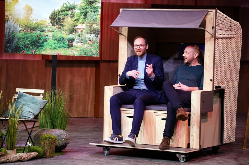 Bei "Die Höhle der Löwen" stellten Torsten und Thomas (rechts) ihre Erfindung "Korbsauna" vor.