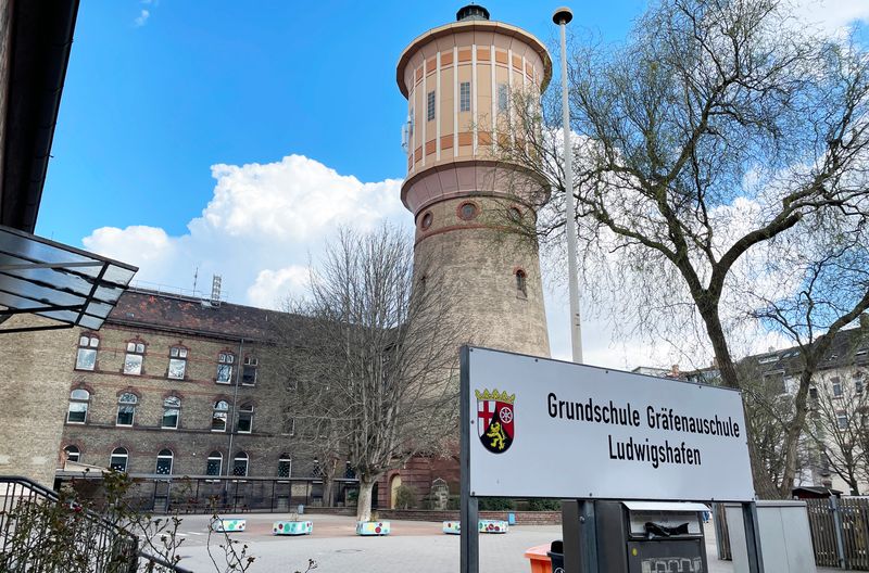 Die Gräfenau-Schule in Ludwigshafen sorgte mit einer hohen Durchfallquote für Schlagzeilen: Rund ein Drittel aller Erstklässler wurden hier 2023 nicht versetzt. 