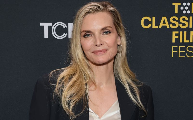 Wenn sie auf einem roten Teppich auftaucht, zieht sie noch immer alle Aufmerksamkeit auf sich: Auch wenn Michelle Pfeiffer inzwischen nicht mehr die ganz großen Rollen spielt, gilt sie in Hollywood auch heute noch als A-Promi. Zu Beginn ihrer Karriere musste sie sich allerdings noch mit B-Movies begnügen ... 