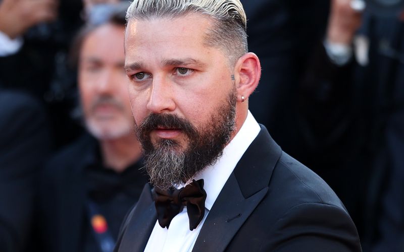 2013, während seiner Vorbereitungen auf das Broadway-Stück "Orphans" lebte Shia LaBeouf eigenen Aussagen zufolge im Central Park in New York. In einem Interview mit "The Hollywood Reporter" erzählte der umstrittene "Transformers"-Star: "Sie halten dort Pferde und es gibt jede Menge Platz, wo man einfach nur chillen kann. Man muss alle drei oder vier Stunden umziehen und ein Typ kommt vorbei, aber man kann die meiste Zeit dort verbringen", so LaBeouf.