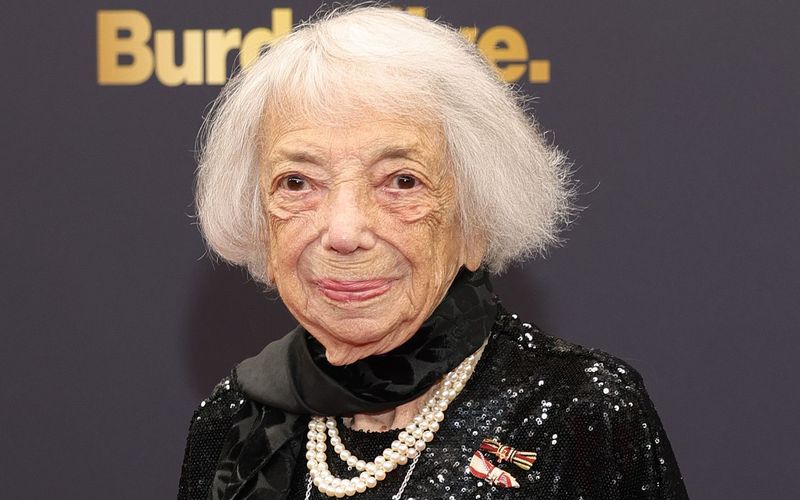 Sie gehörte zu den wichtigen und beinahe letzten Zeuginnen der Nazi-Zeit: Am Freitag starb die Holocaust-Überlebende Margot Friedländer im stolzen Alter von 103 Jahren. Sie ist nicht die einzige prominente Person, die ihren 100. Geburtstag erlebte. Die Galerie würdigt sie und andere "Jahrhundertmenschen".
