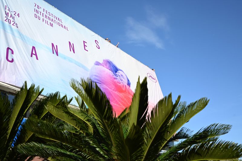 Die Prominenz trifft sich bei den 78. Filmfestspielen von Cannes. Dabei müssen sie die neue Kleiderordnung des Festivals beachten.