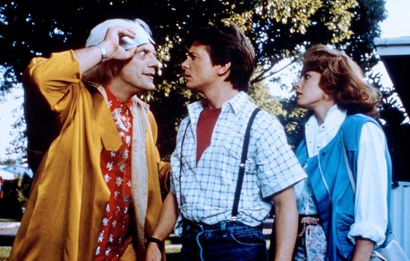 "Zurück in die Zukunft", die Trilogie um den Zeitmaschinenerfinder "Doc" Brown und Teenager Marty McFly, machte Michael J. Fox (Mitte) und Christopher Lloyd zu Stars. Was sie und die anderen Hauptdarsteller der populären SciFi-Klassiker heute machen, verrät die Galerie ... 