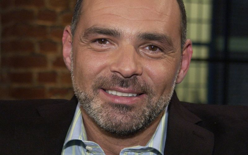 Giovanni Arvaneh gehörte jahrelang zur Stammbesetzung der ARD-Serie "Marienhof". Nun ist der Schauspieler mit 61 Jahren verstorben.
