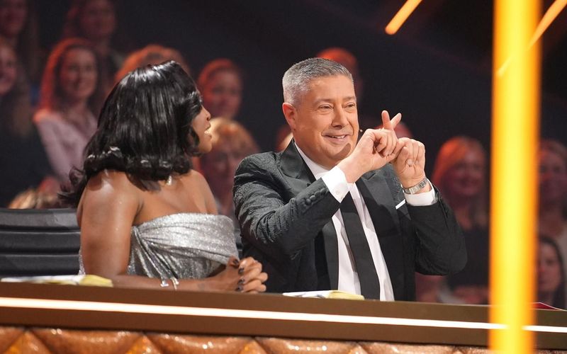 Gute Miene zum bösen Spiel: Im Halbfinale von "Let's Dance" zog Joachim Llambi den Zorn des Publikums auf sich.