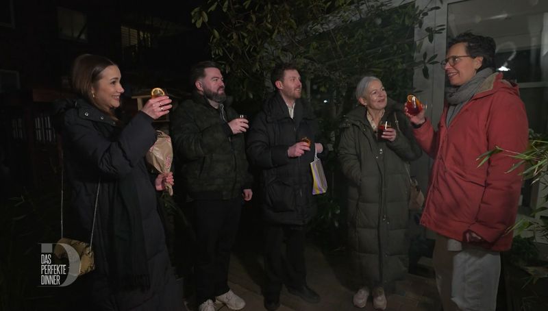 Erst mal ein eisiger Negroni: Auftakt bei Alex.