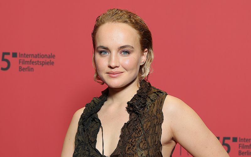 Schauspielerin Luise von Finckh (31) verkörpert im True-Crime-Thriller "Ohne jede Spur - Der Fall der Nathalie B." (Donnerstag, 29. Mai, 20.15 Uhr, im Ersten) die jungen Frau, die bei einer Rennrad-Tour entführt wird. Im Interview berichtet sie von der intensiven Erfahrung, Nathalie B. vor der Kamera zu verkörpern.