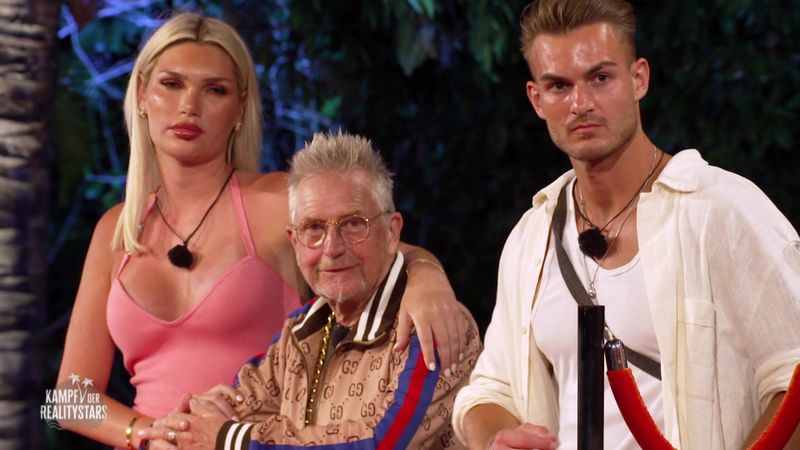 Armer Martin Semmelrogge! Dem "Das Boot"-Star (Mitte) ging es bei "Kampf der Realitystars" (RTLZWEI) an den Kragen. Konnte Giuliana Farfalla die Schauspiel-Legende schützen?