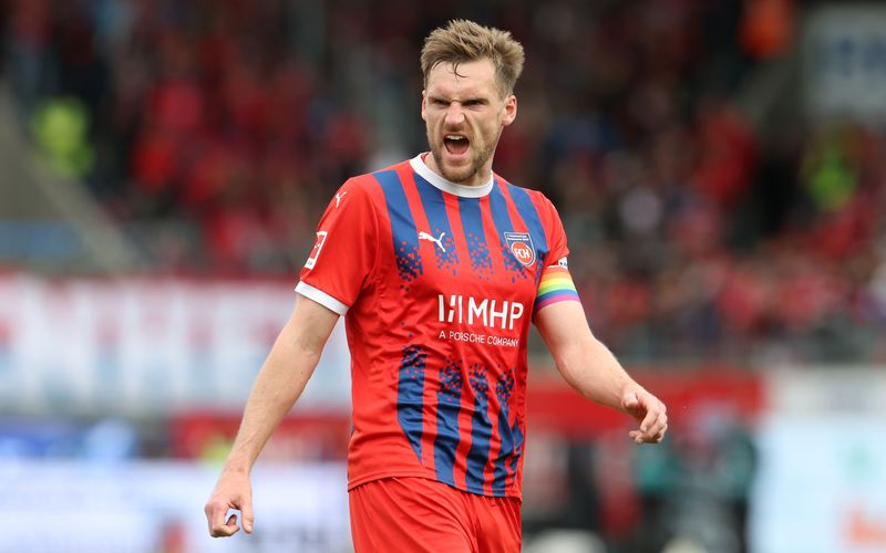 Nach dem Höhenflug im Vorjahr ist der 1. FC Heidenheim zuletzt in der harten Erstliga-Realität angekommen. Jetzt müssen Kapitän Patrick Mainka (Bild) gegen Elversberg noch einmal alles geben, um auch in der kommenden Saison noch oben mitspielen zu dürfen.