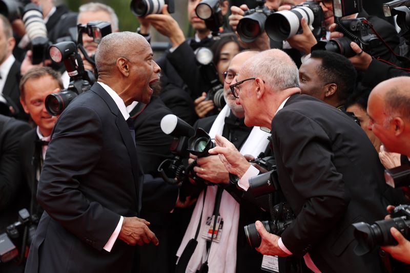 Denzel Washington legte sich auf dem roten Teppich in Cannes mit einem übergriffigen Reporter an.