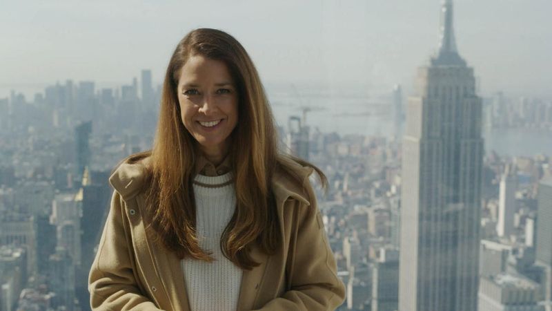 RTL-Reiseexpertin Elena Bruhn ist wieder auf Tour und stellt zwei neue Metropolen vor. Zum Auftakt fühlt sie New York und vor allem den New Yorkern auf den Zahn. Was macht das Leben hier so besonders?