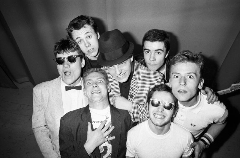 Die Band Madness brachte den Ska Anfang der 80-er auch in deutsche Wohnzimmer. In Großbritannien ist die Band aus der Arbeiterklasse indes eine nationale Institution, die sogar zum Thronjubiläum der Queen auf dem Dach des Buckingham Palace aufspielte.
