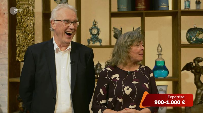 "Blechbüchse" nannte sie sein Erbstück verächtlich. Doch bei "Bares für Rares" wurde ein Verkäufer-Paar positiv überrascht. Auch Moderator Horst Lichter musste sich von den Qualitäten der vermeintlich wertlosen Rarität erst überzeugen lassen.