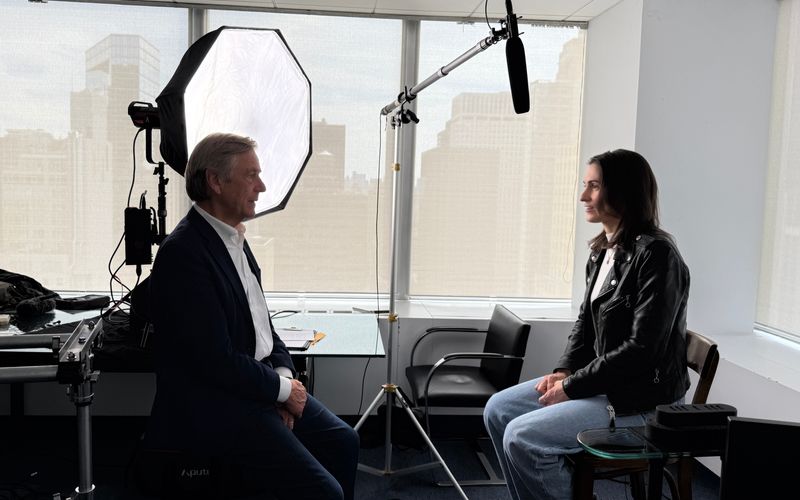 Für seine Bestandsaufnahme im Silicon Valley befragte Claus Kleber zahlreiche Expertinnen und Experten, unter anderem Reporterin Vittoria Elliott.