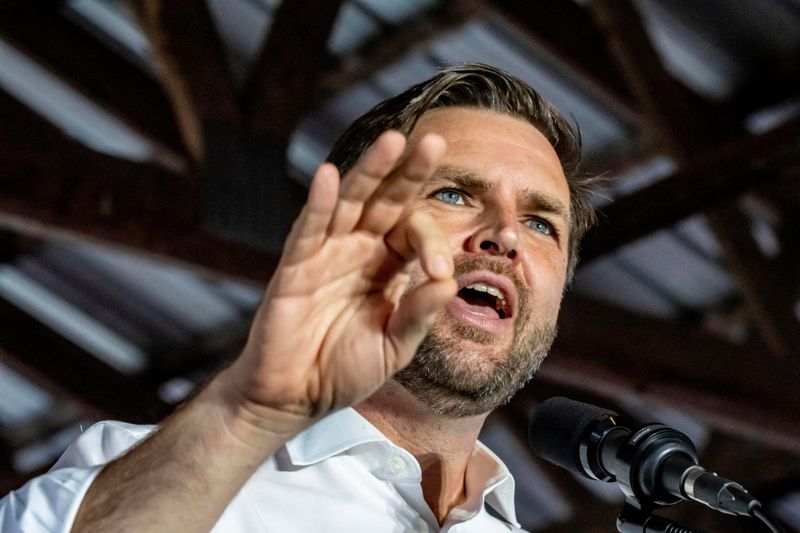 US-Vizepräsident J.D. Vance hat es aus prekären Verhältnissen bis ins Zentrum der politischen Macht geschafft. Was sind seine Ziele? Was unterscheidet ihn von Donald Trump? Und ist er der nächste US-Präsident? Ein ZDF-Porträt analysiert einen der ungewöhnlichsten Politiker unserer Zeit.