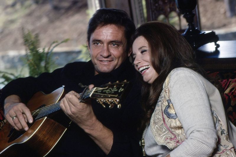 Schon vor ihrer Heimat waren Johnny Cash als auch seine Frau June Carter, die aus der legendären Carter-Familie stammte, lebende Country-Legenden. Kein Wunder, dass auch ihre Kinder in die Fußstapfen ihrer Eltern traten - so wie zahlreiche weitere Sprösslinge von Musiklegenden auch - mit mehr oder weniger Erfolg, wie unsere Galerie zeigt ...