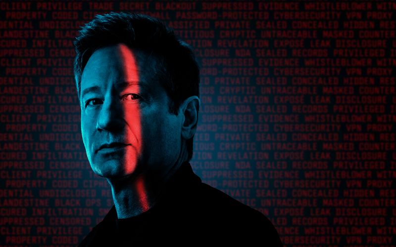 Wer das hier ist, ist kein Geheimnis. Als Alien-vernarrter FBI-Agent Fox Mulder hat es David Duchovny (Foto) zu Weltruhm gebracht. Nun lüftet er in "Secrets Declassified mit David Duchovny" echte Regierungsgeheimnisse. Ab 30. Juli, immer mittwochs, um 20.15 Uhr, zeigt der History Channel die zehnteilige Doku-Reihe in deutscher Erstausstrahlung.