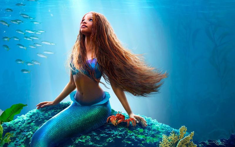 Die Sängerin und Schauspielerin Halle Bailey verkörpert in der Realfilm-Neuinterpretation von Disneys "Arielle, die Meerjungfrau" die Titelheldin. 