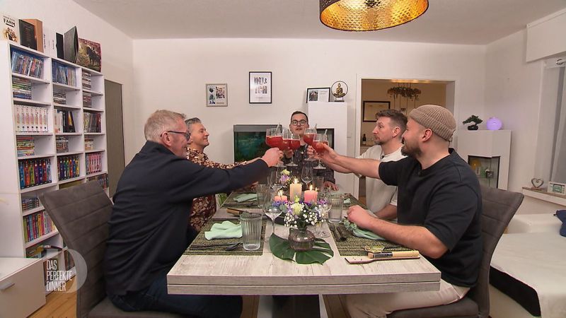 Heute wird erst mal mit einem alkoholfreien Getränk angestoßen, von links: Uli, Francesco, Flo, Mike und Paul.
