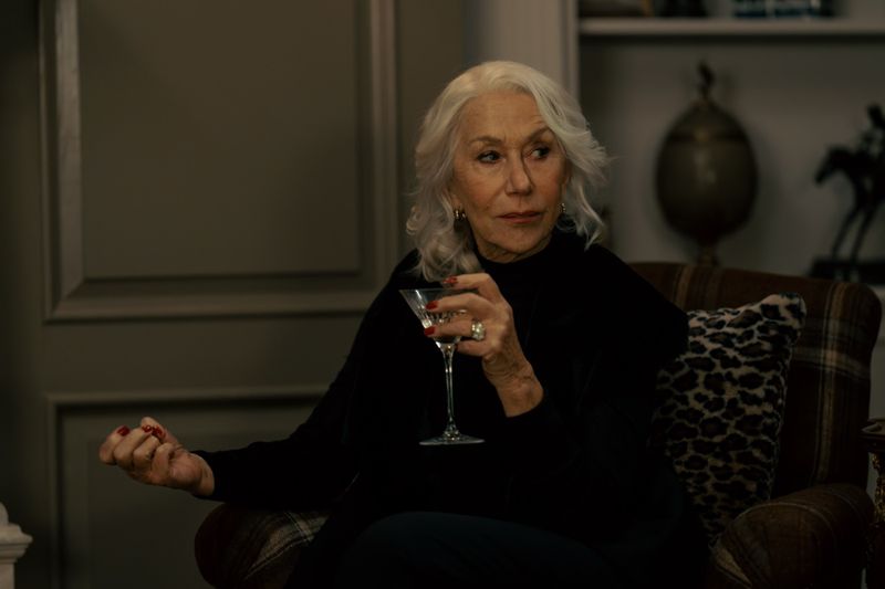 Maeve Harrigan (Helen Mirren) hat im Clan dei Hosen an - nur merken es die Männer nicht.