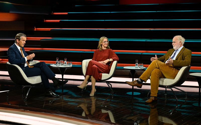 Markus Lanz (links) diskutierte mit Alena Buyx und Manfred Lütz über die Vorteile und Grenzen der Selbstoptimierung.