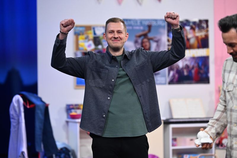 Kandidat Arthur hat 5.000 Euro erreicht und wahrt seine Chance auf den ganz großen Gewinn. Er kommt in der nächsten Folge wieder.