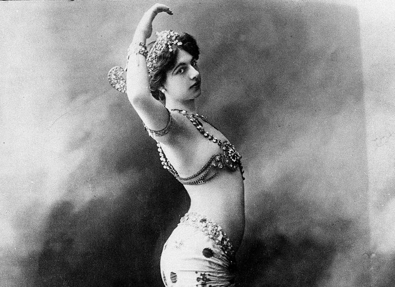 Mata Hari wurde zur Legende: Die erotische Tänzerin gerät im Ersten Weltkrieg zwischen die Fronten, spionierte sowohl für Frankreich als auch für das Deutsche Reich. Doch wahre Geheimnisse hatte sie nicht verraten.