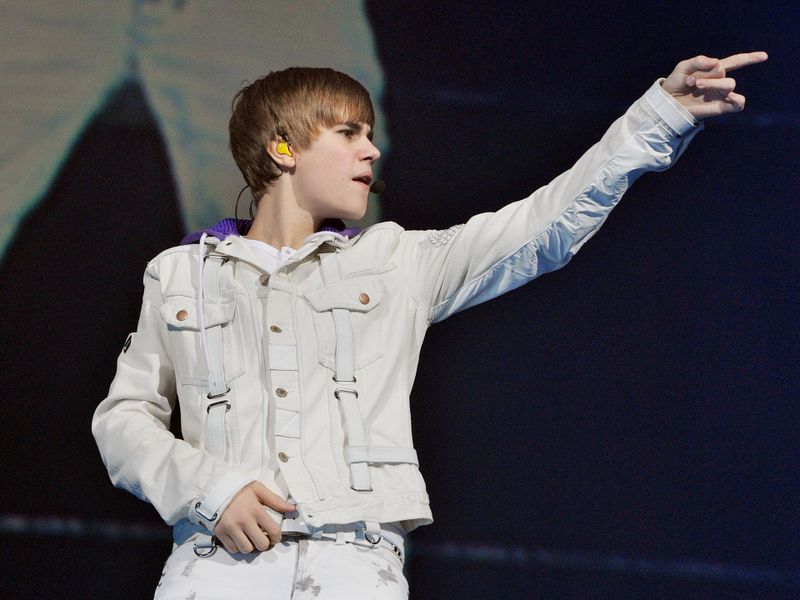 Justin Bieber sorgte für ausverkaufte Hallen und kreischende Fans. Doch mit dem Ruhm kamen auch die Probleme. Die ZDFinfo-Doku "The True Story of Justin Bieber" zeigt, mithilfe sorgfältig ausgewählter Archivinterviews und Aufzeichnungen, wie der junge Star nie ein normales Leben führen konnte. 