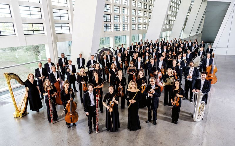 Das HR-Sinfonieorchester unter seinem Dirigenten Alain Altinoglu eröffnet mit Charles Gounods "Cäcilienmesse" das Rheingau-Musikfestival in der Klosterkirche Eberbach.