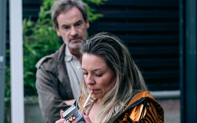 Im Dortmunder "Tatort: Feuer" spricht Peter Faber (Jörg Hartmann) mit Fanny Bellmes (Karolina Lodyga), einer guten Freundin des Opfers Meike Gebken. Die lebte im Frauenhaus - auf der Flucht vor ihrem schlagenden Ehemann. Wer findet im Frauenhaus Schutz - und ist es schwierig, dort einen Platz zu bekommen?