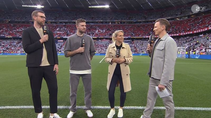Die bewährte ZDF-"Viererkette" wird auch die Verberichterstattung zum Eröffnungsspiel der Fußball-WM übernehmen, von links: die Experten Per Mertesacker, Chris Kramer und Fritzy Kromp sowie Moderator Jochen Breyer.