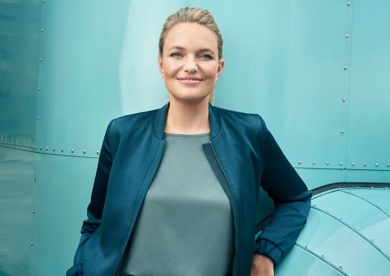 "Ich spreche nicht öffentlich, aber im Freundes- und Familienkreis über mein Gehalt", sagt Sarah Tacke über ihren eigenen Umgang mit dem Thema.