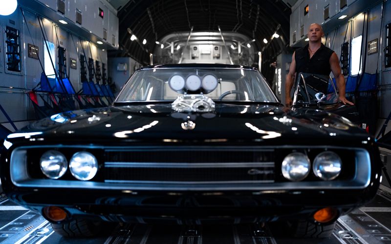 Seien wir ehrlich, die "Fast & Furious"-Filme ist nicht gerade "Hamlet" auf der Leinwand, hier geht es vor allem um Action, Geschwindigkeit und schnelle, schnittige Karren. Davon lebt die Reihe und das macht sie erfolgreich. Damit qualifizieren sich einige ihrer Filme, so auch der zehnte Teil (Bild, Free-TV-Premiere am 9. Juni, 20:15 Uhr, Pro Sieben) für unsere Galerie mit den kultigsten Autos der Film- und TV-Geschichte.