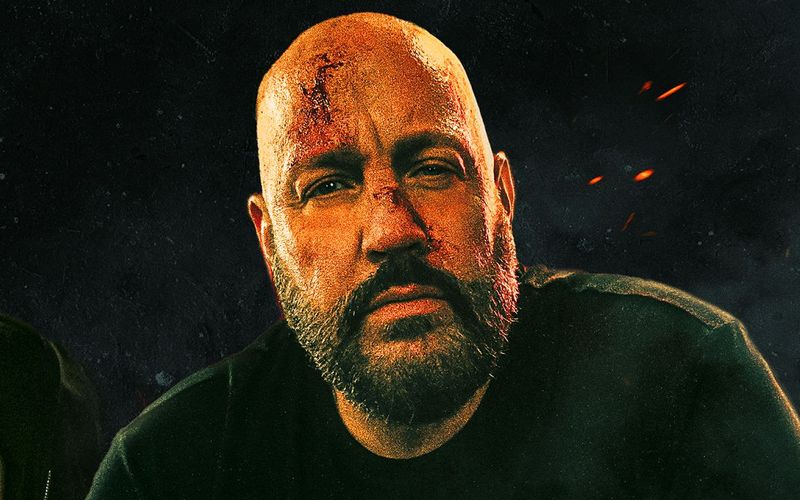 Brutaler Schläger statt verweichlichter Tollpatsch: In "Guns Up" zeigt Kevin James sich von einer neuen Seite.