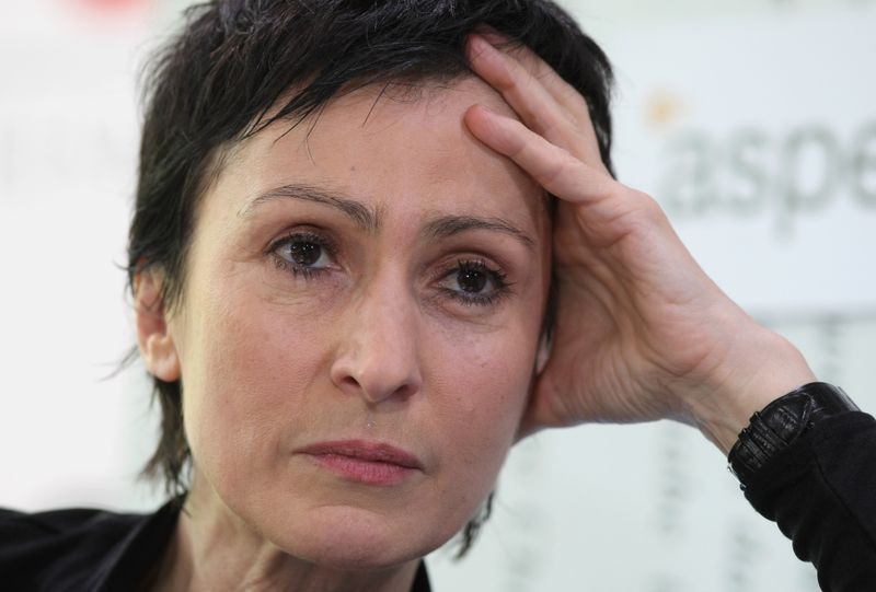 Bekannt wurde sie mit dem Schimanski-Kinofilm "Zahn um Zahn" (1985), auch mit ihrem politischen und gesellschafttlichen Engagement machte Renan Demirkan immer wieder Schlagzeilen. Nachdem sie 2004, 2017 und 2022 von der SPD für die Bundesversammlung nominiert worden war, trat die in Ankara geborene Schauspielerin bei der Bundestagswahl 2025 als sozialdemokratische Direktkandidatin für den Wahlkreis Köln II an, musste sich aber dem Grünen-Politiker Sven Lehmann geschlagen geben.
