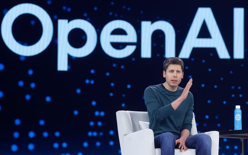 Wie viel Strom und Wasser verbraucht ChatGPT bei einer Anfrage? OpenAI Chef Sam Altman klärt mithilfe von Teelöffeln und Backöfen auf.