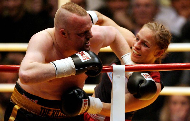 Bereits 2007 kämpfte Boxlegende Regina Halmich gegen den Entertainer Stefan Raab. Sie gewann den Kampf. Warum sie jetzt nicht mehr gegen den Moderator kämpfen würde, verrät sie im Interview mit der Agentur teleschau. 