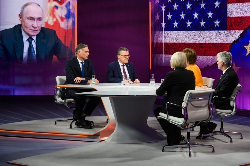 Die Aussagen der geladenen Experten versetzten Maybrit Illner bezüglich der USA und Russland in Sorge.